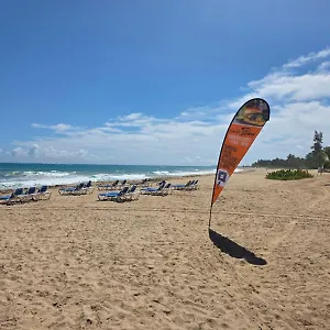 Breathtaking 2-bedroom Beachside Apartment
